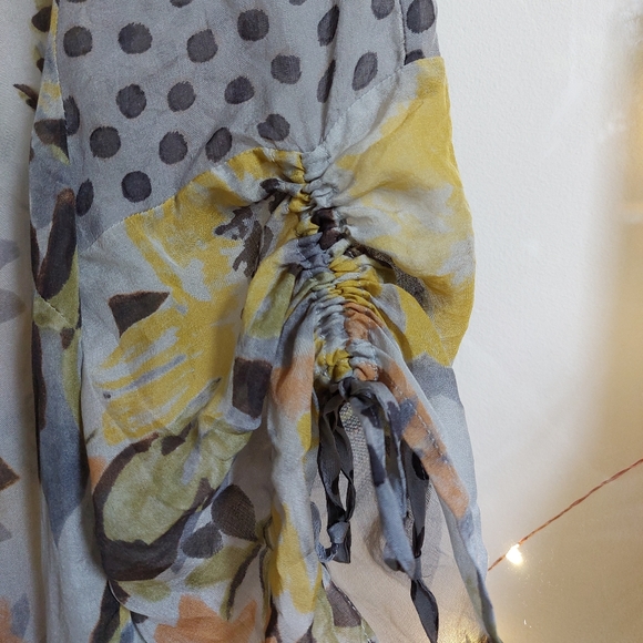 Floral 100% Silk Blouse - Picture 4 of 7